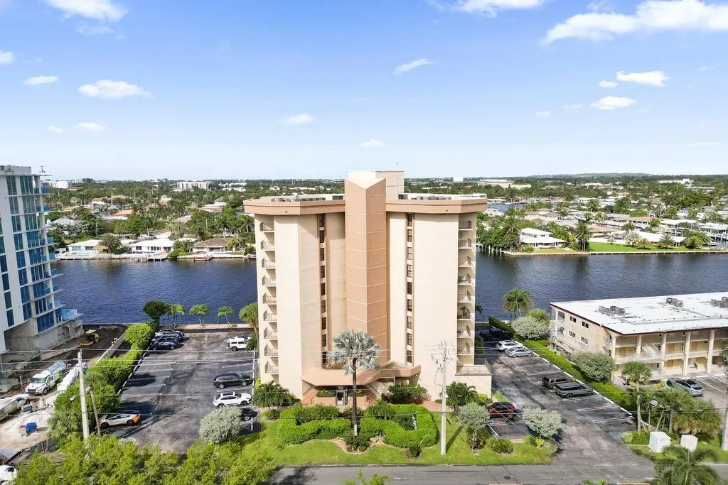 501 N Riverside Dr, #203