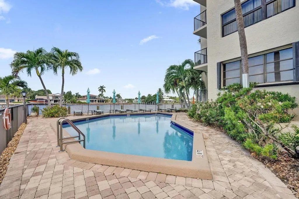 501 N Riverside Dr, #203