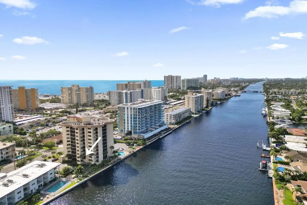 501 N Riverside Dr, #203