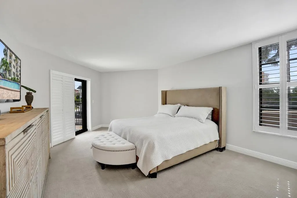 501 N Riverside Dr, #203