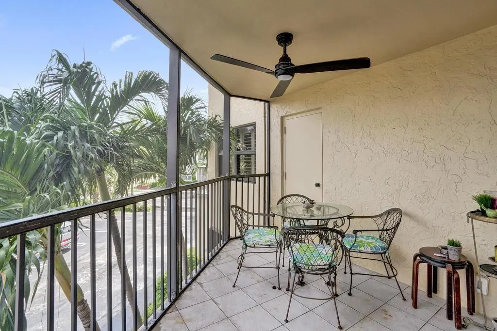 501 N Riverside Dr, #203
