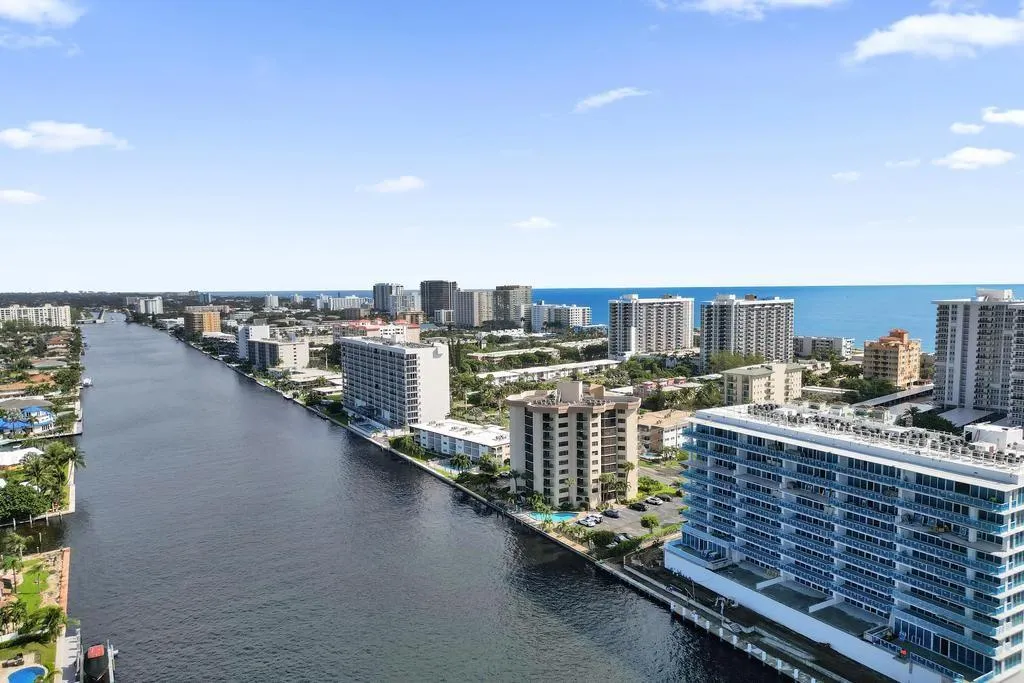501 N Riverside Dr, #203