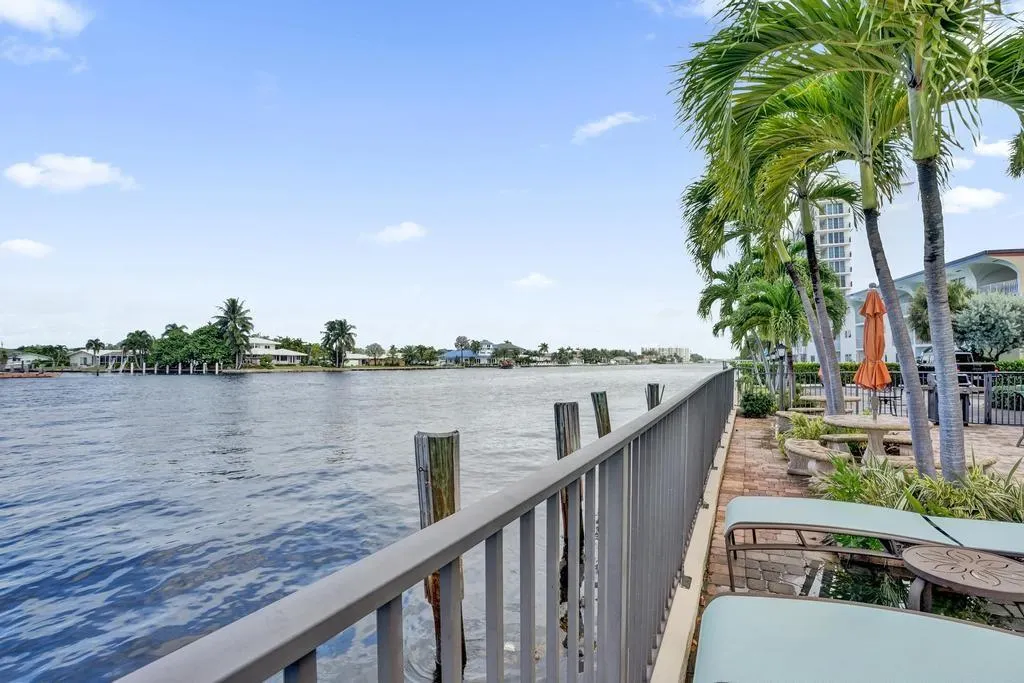 501 N Riverside Dr, #203