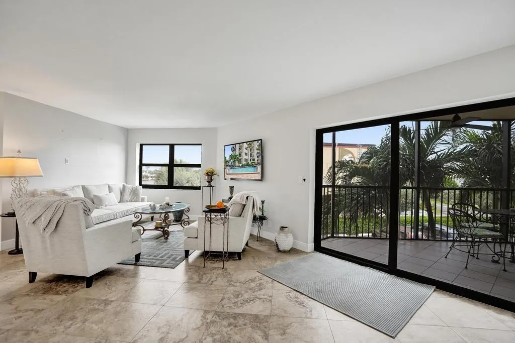 501 N Riverside Dr, #203