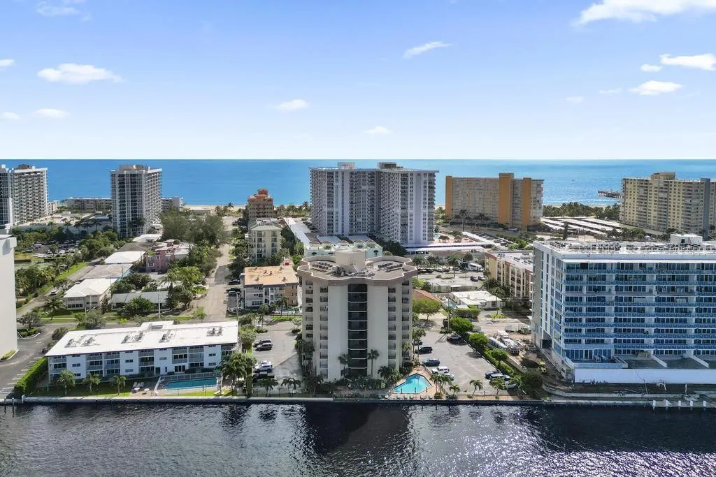 501 N Riverside Dr, #203