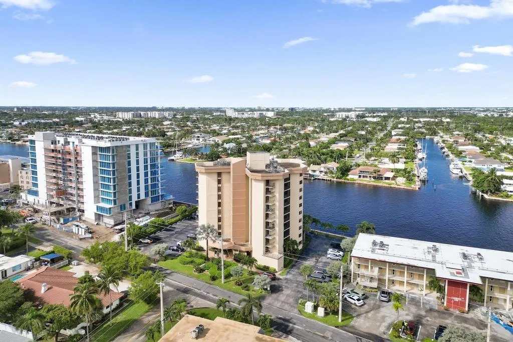 501 N Riverside Dr, #203