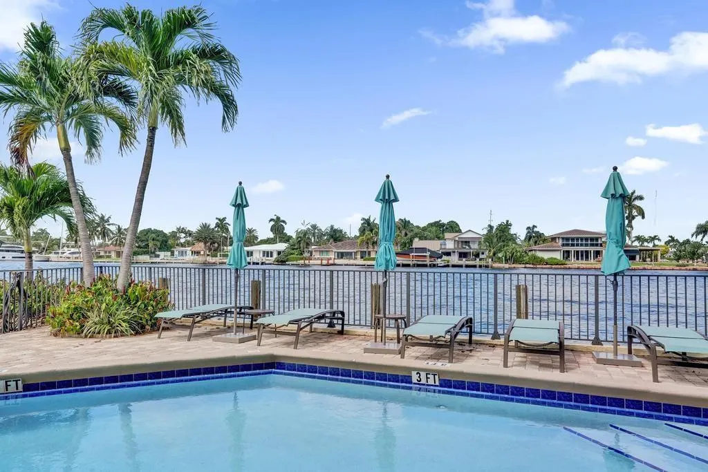 501 N Riverside Dr, #203