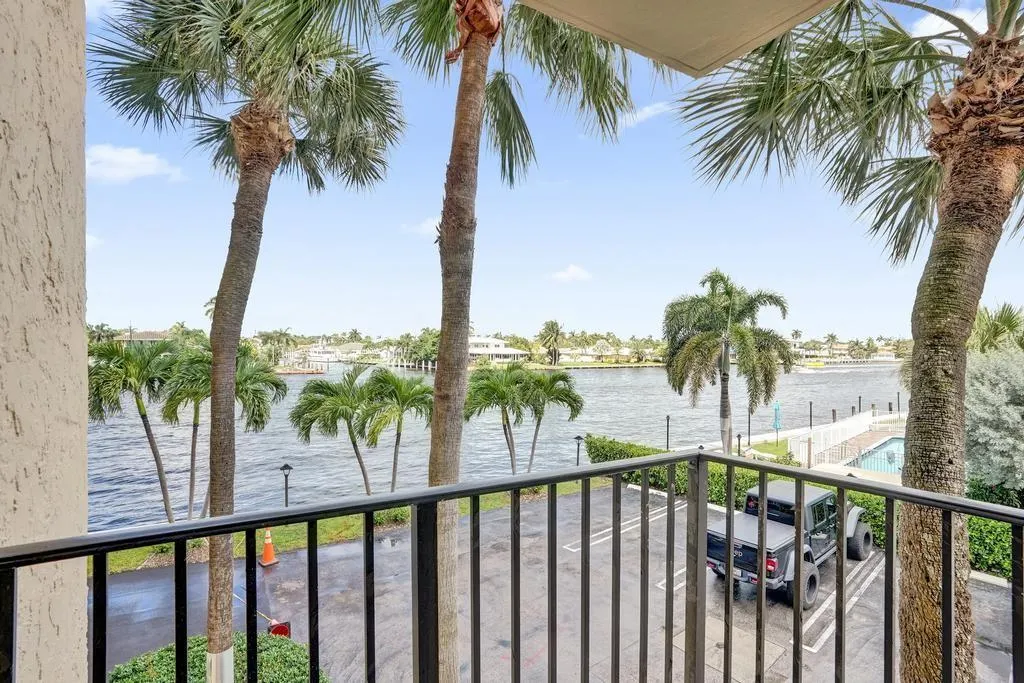 501 N Riverside Dr, #203
