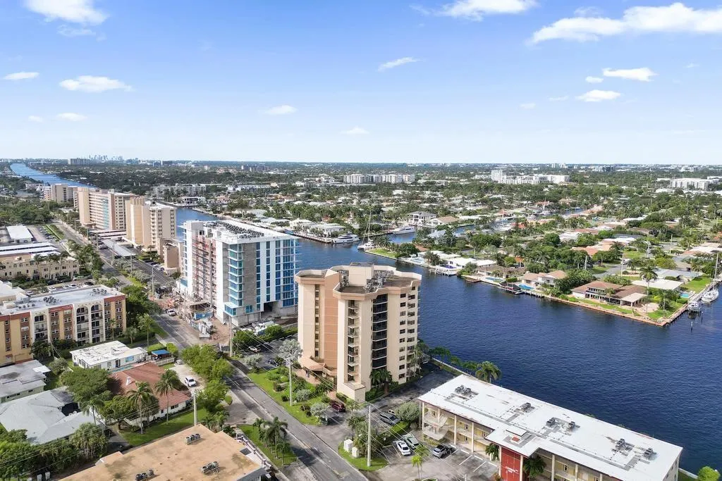 501 N Riverside Dr, #203
