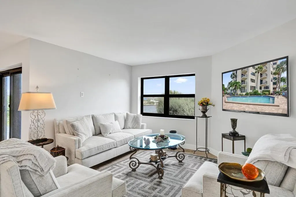 501 N Riverside Dr, #203