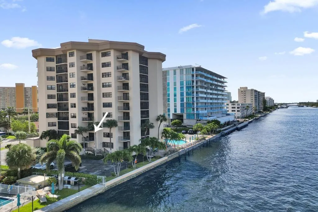 501 N Riverside Dr, #203
