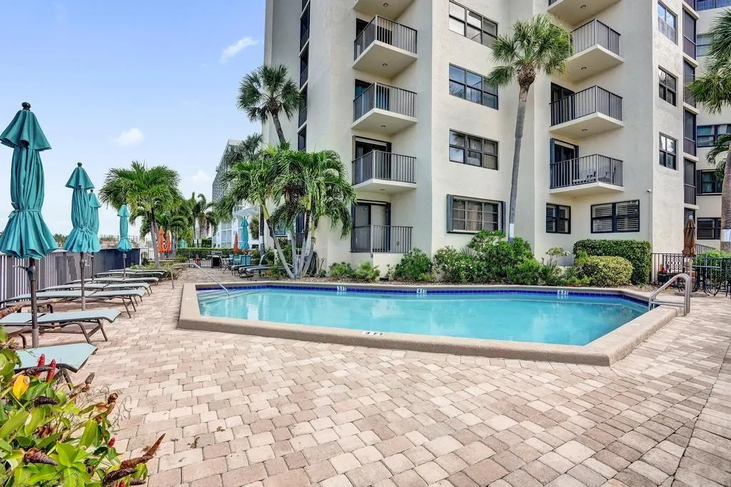 501 N Riverside Dr, #203