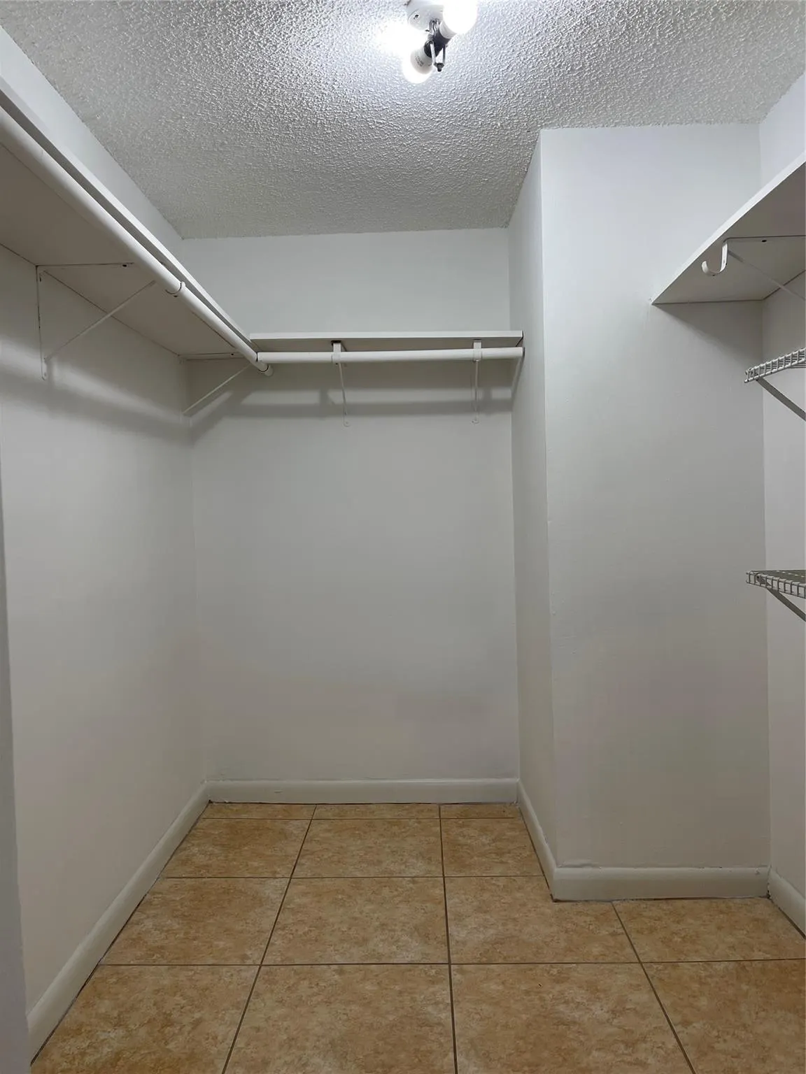 9885 Nob Hill Ln, #9885