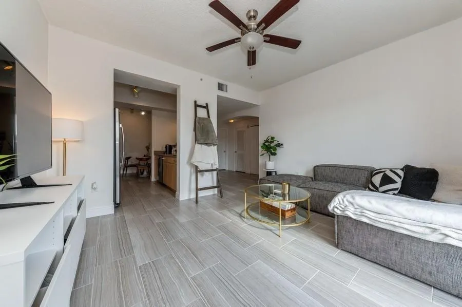 533 NE 3rd Ave, #551