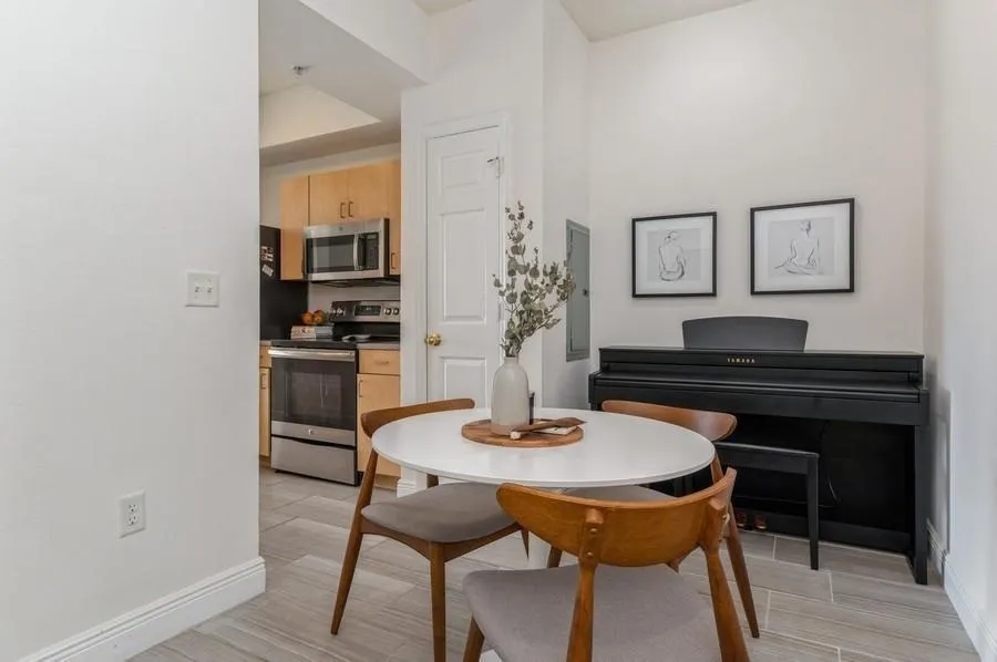 533 NE 3rd Ave, #551