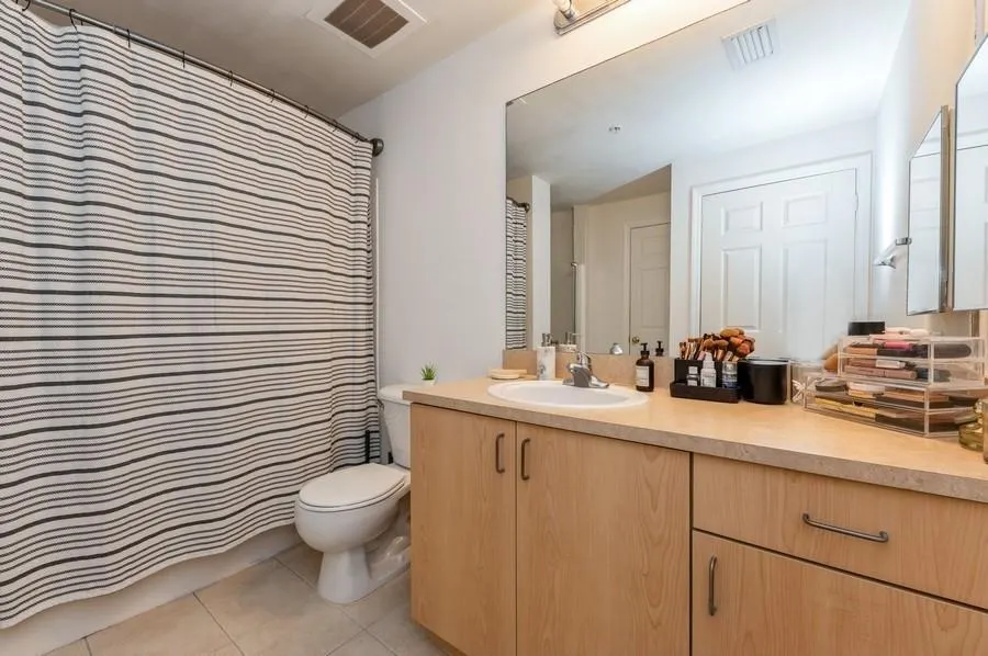 533 NE 3rd Ave, #551
