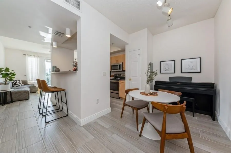 533 NE 3rd Ave, #551