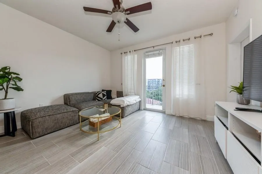 533 NE 3rd Ave, #551