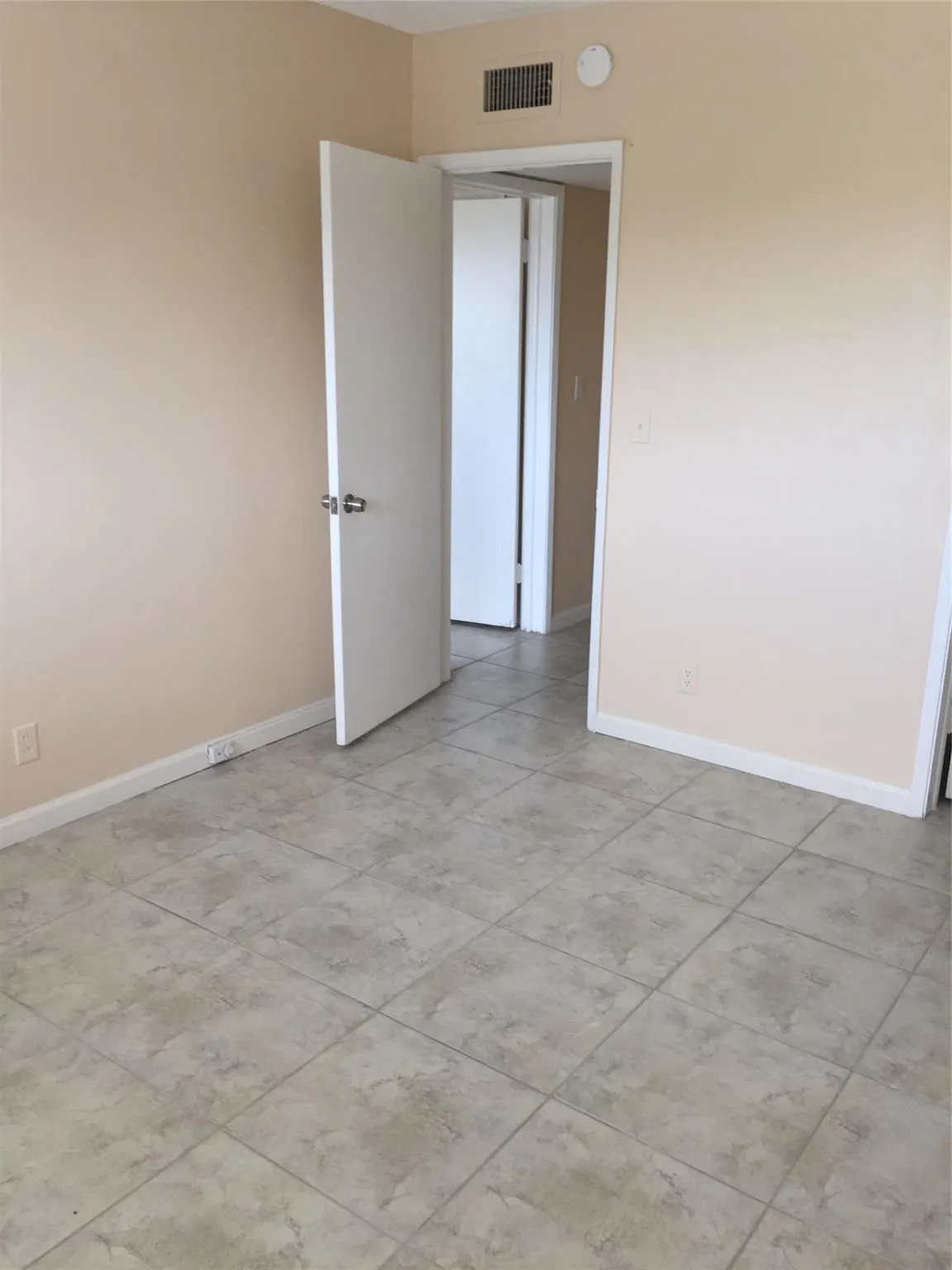 6540 NE 18th Ave, #305