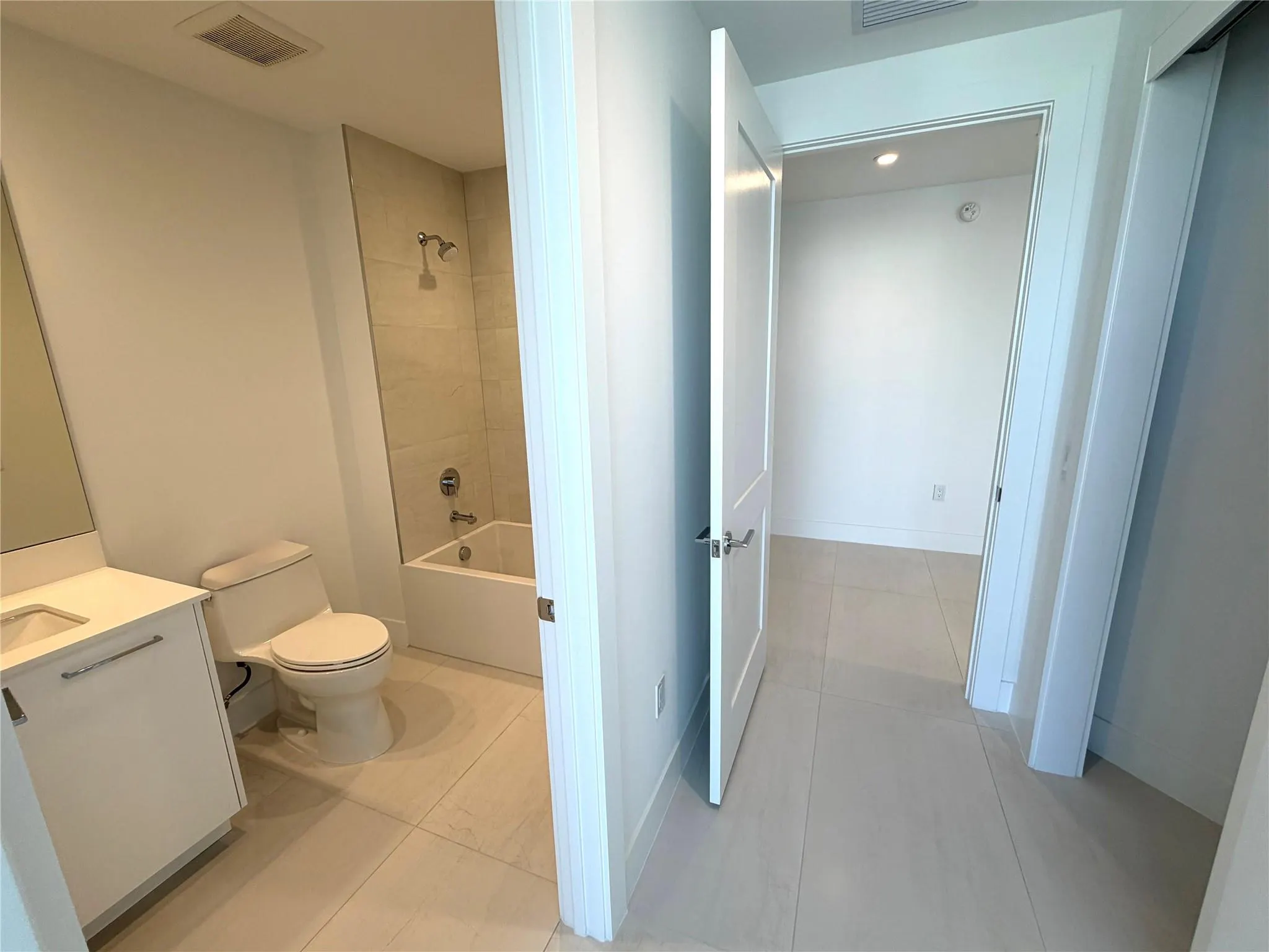 153 N Seabreeze blv, #704