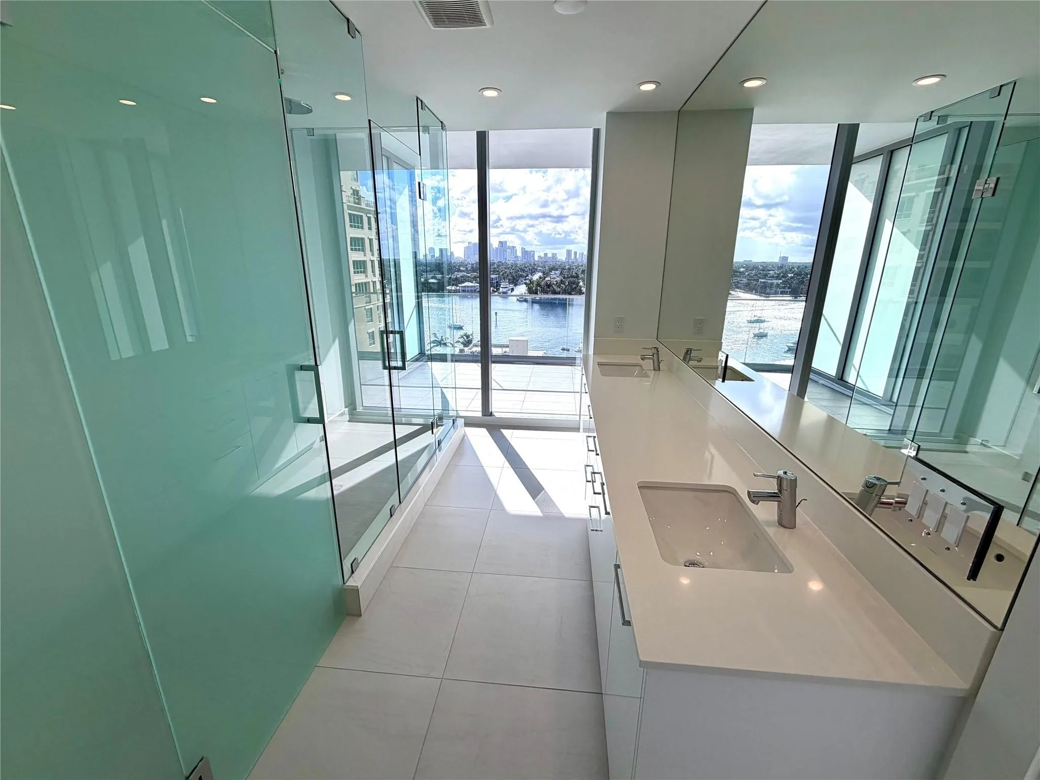 153 N Seabreeze blv, #704