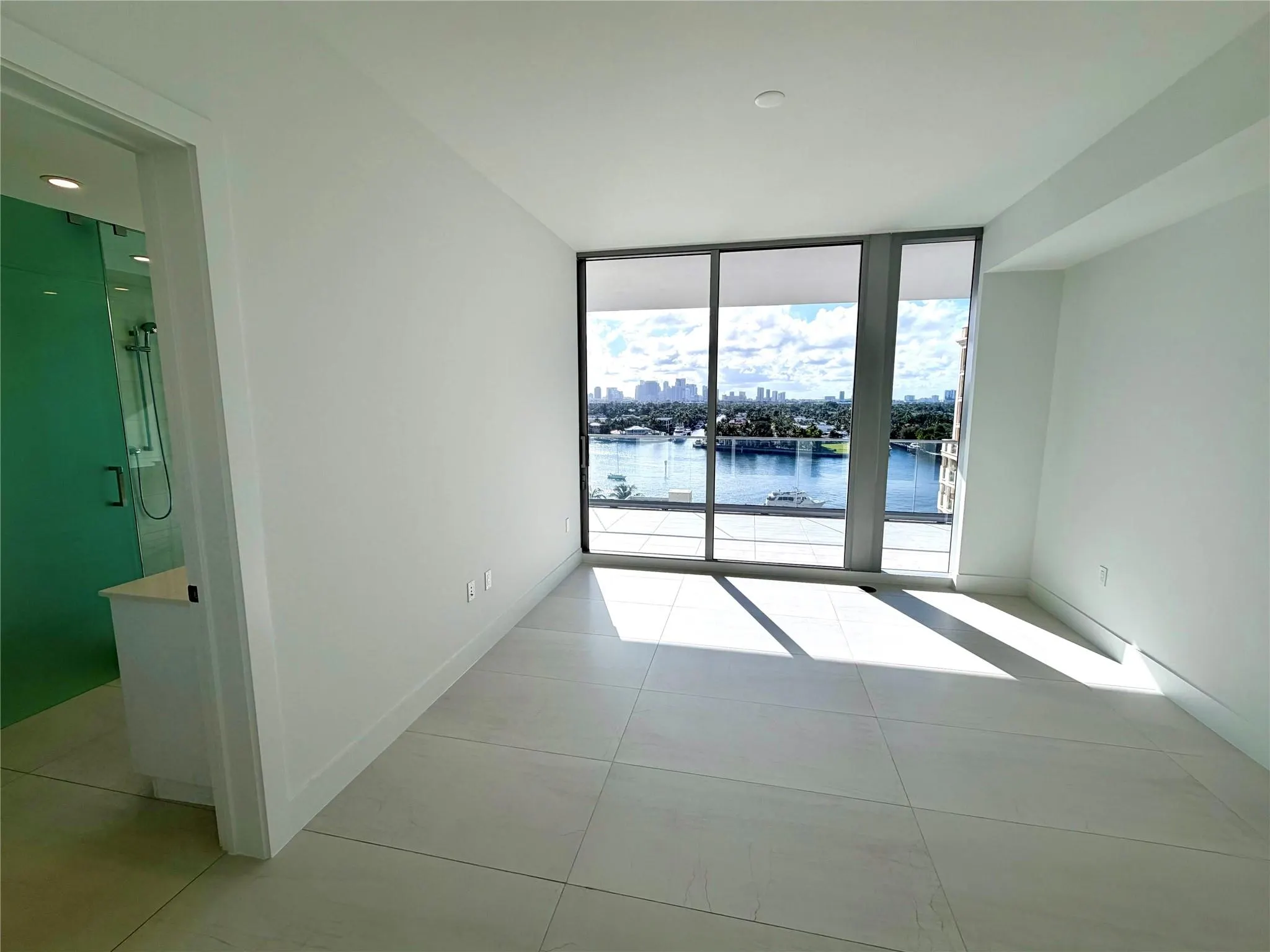 153 N Seabreeze blv, #704