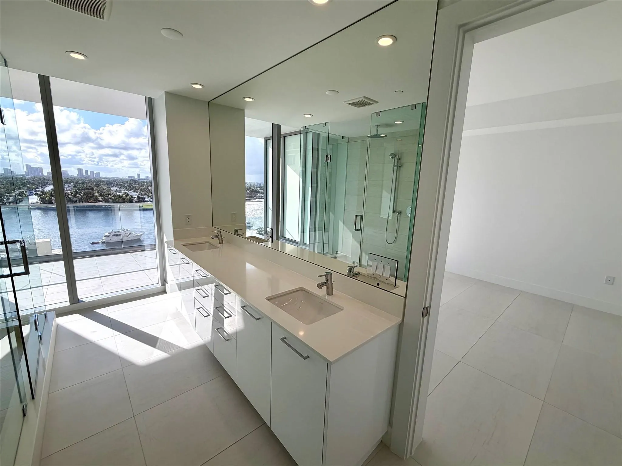 153 N Seabreeze blv, #704