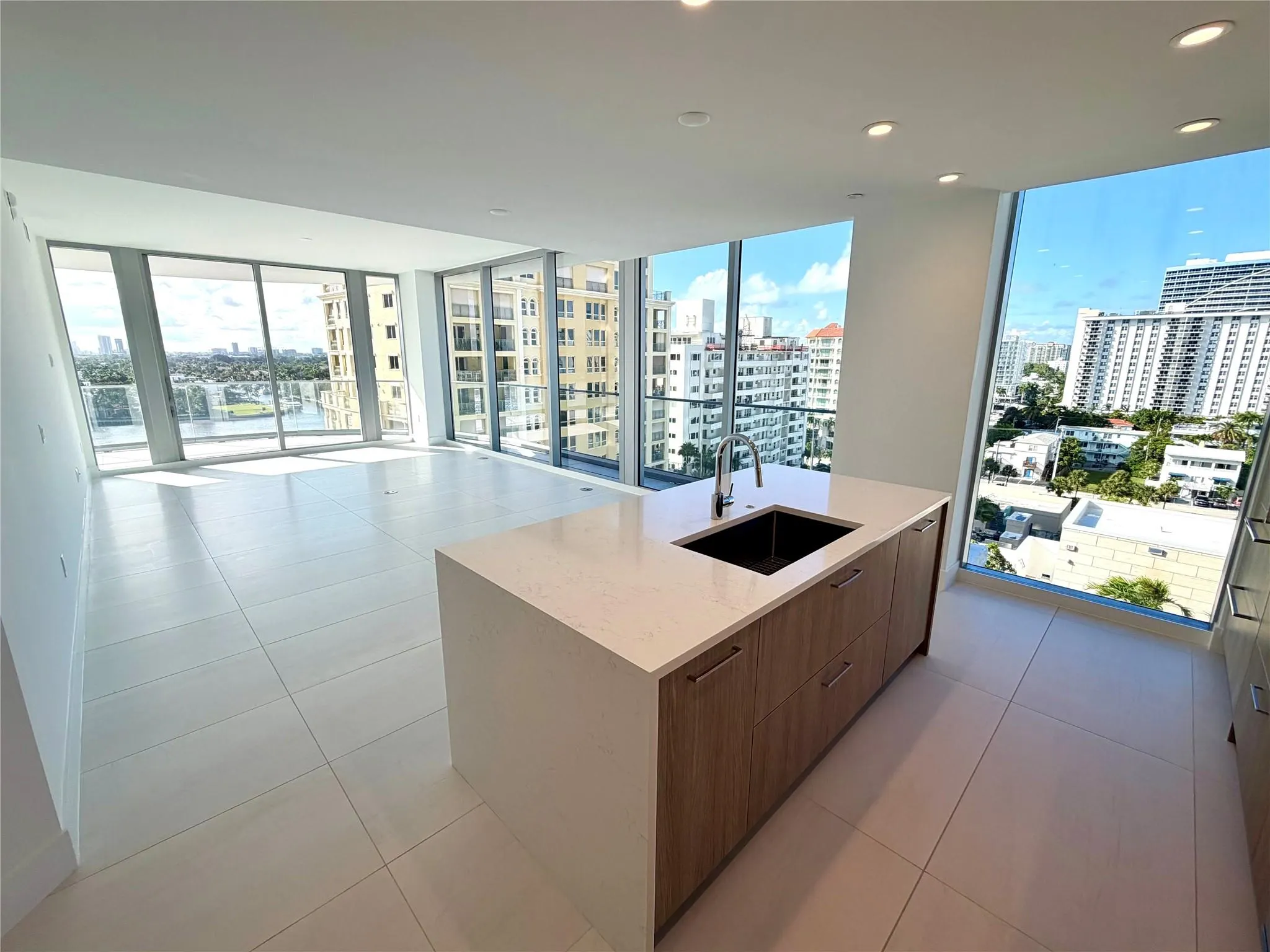 153 N Seabreeze blv, #704