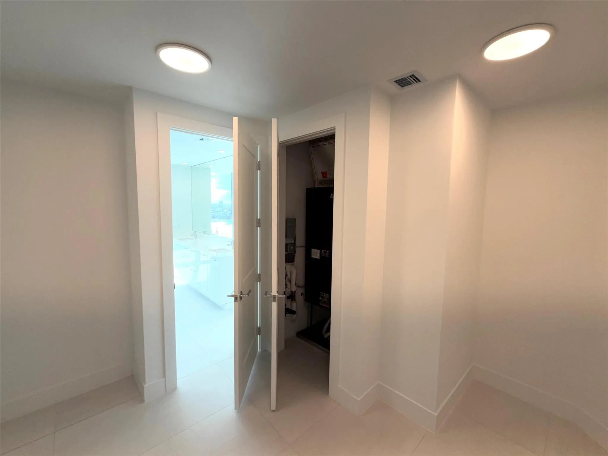 153 N Seabreeze blv, #704