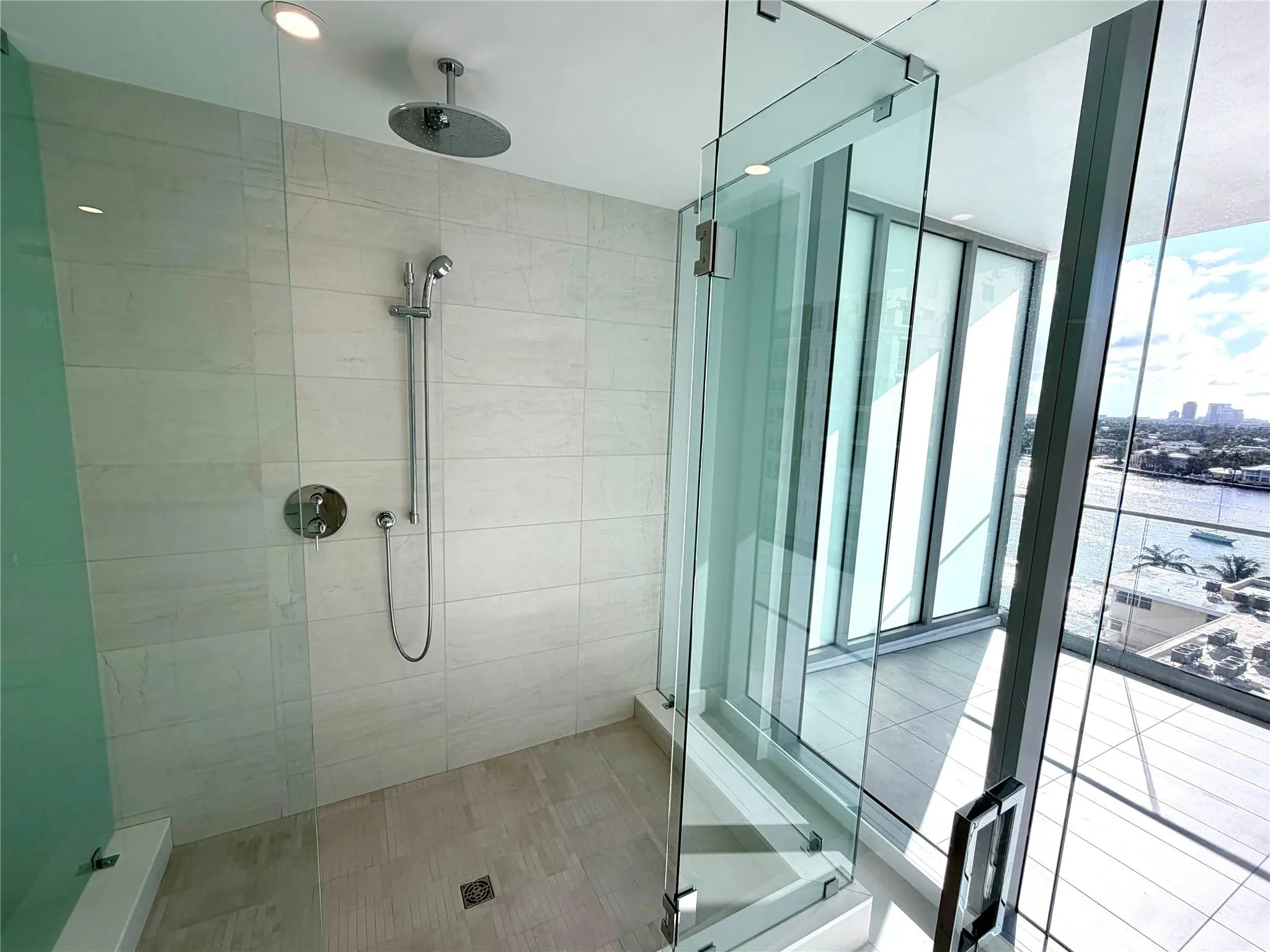 153 N Seabreeze blv, #704