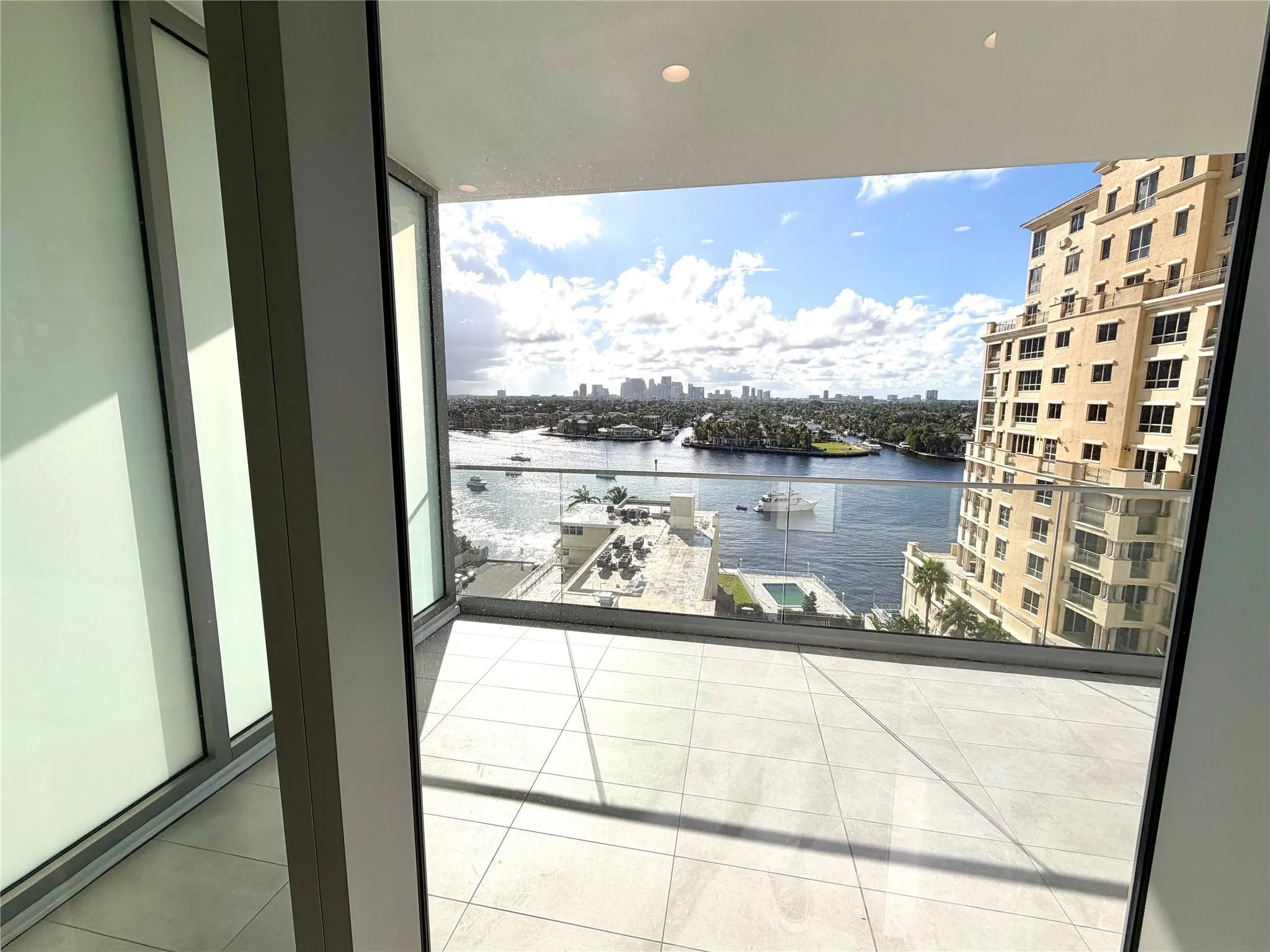153 N Seabreeze blv, #704