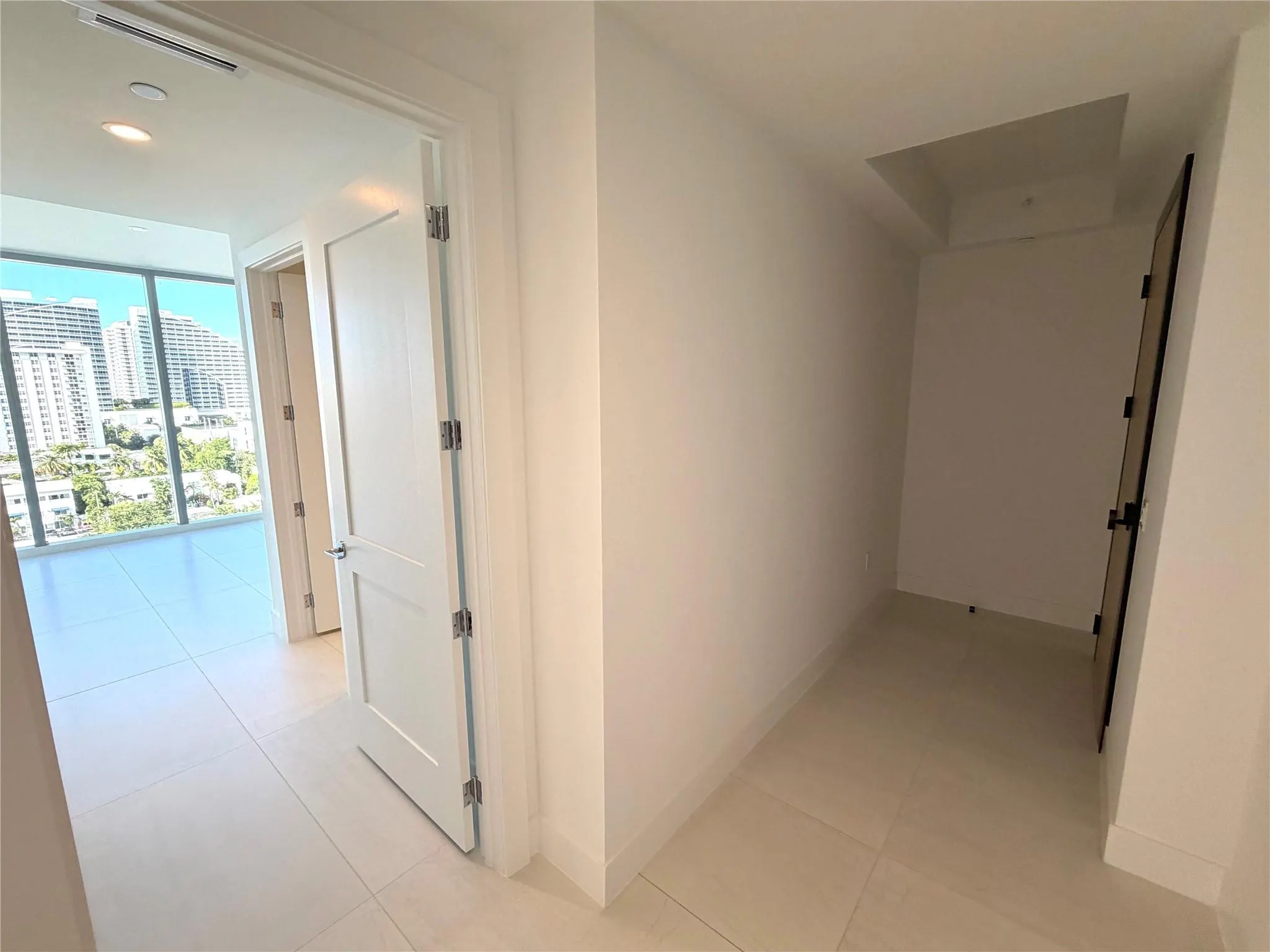 153 N Seabreeze blv, #704