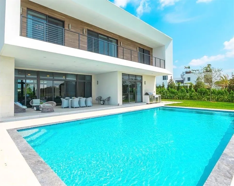 16552 Botaniko Dr S