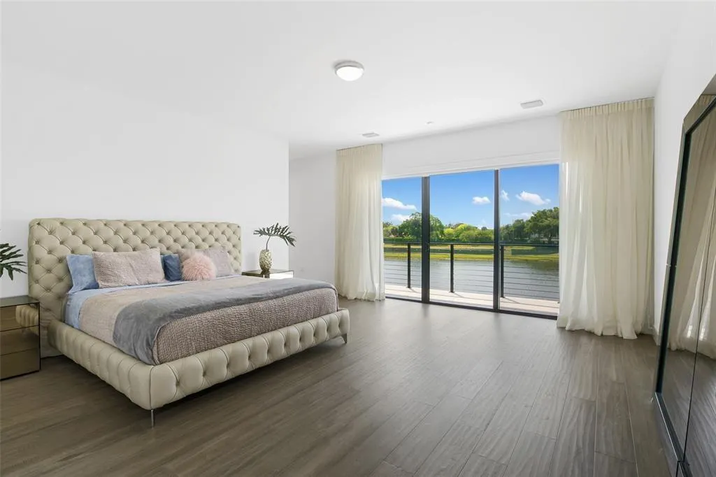 16552 Botaniko Dr S