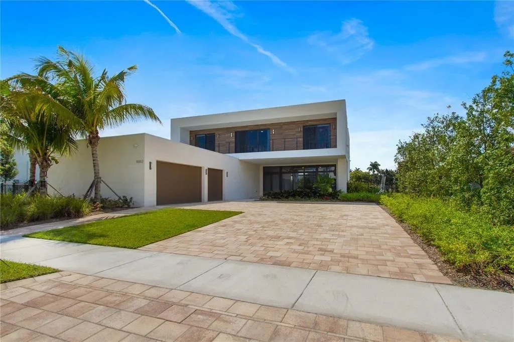 16552 Botaniko Dr S