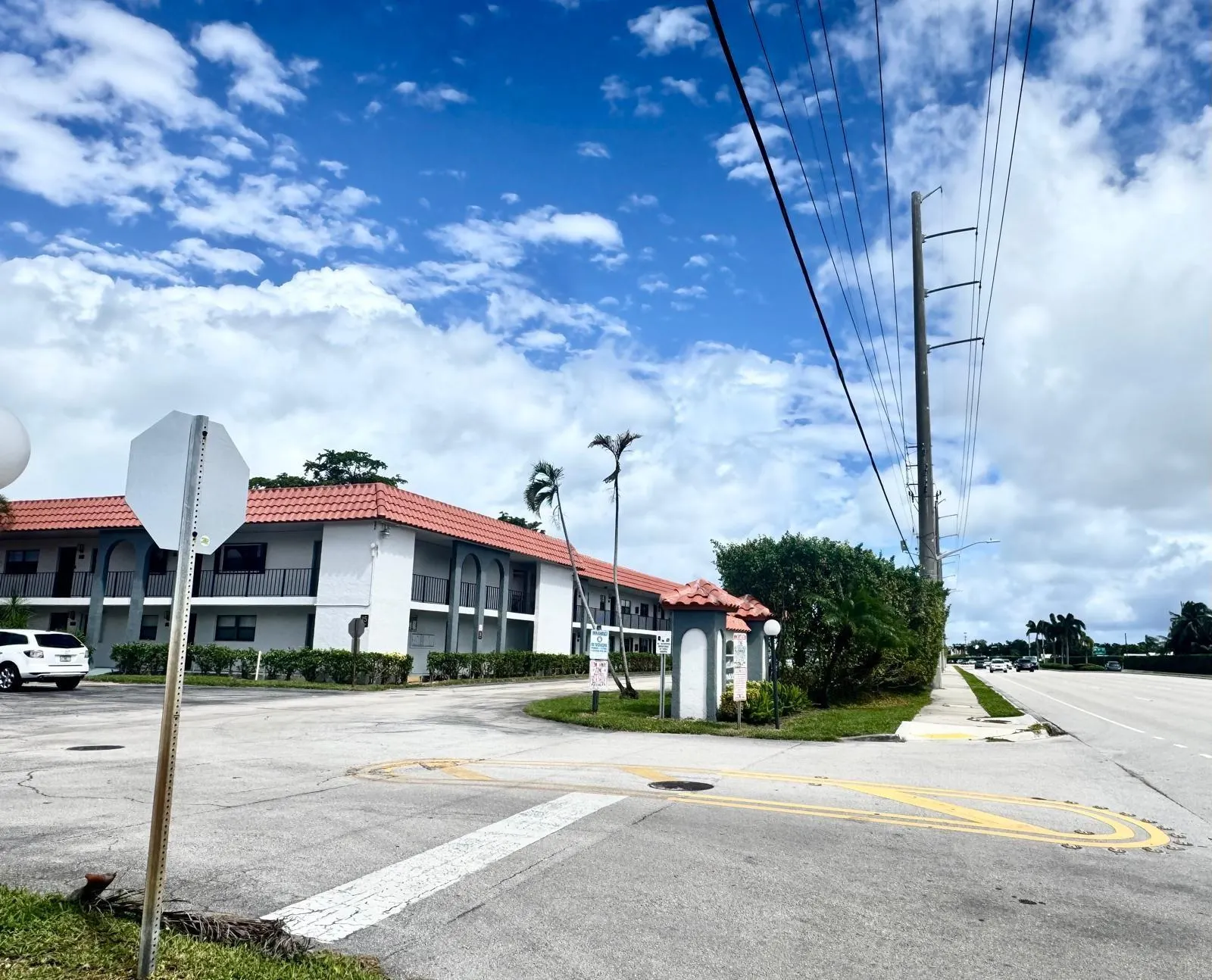 2161 W Woolbright Rd, #m202