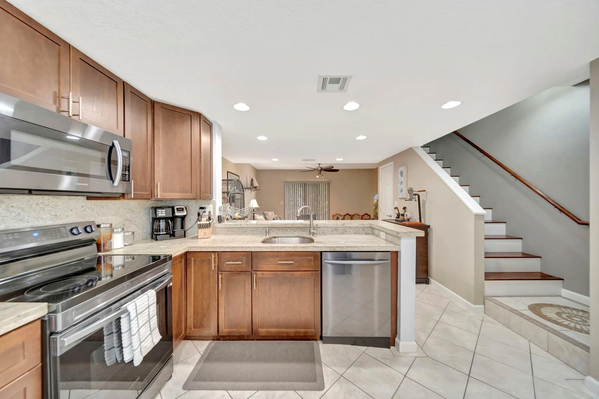 2635 NE 15th St, #2635