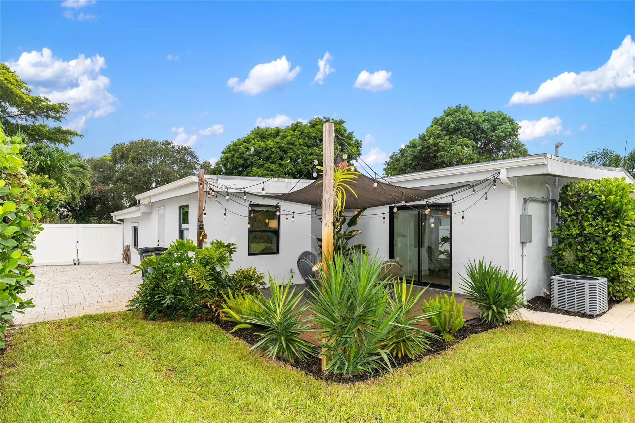 1080 E Country Club Cir