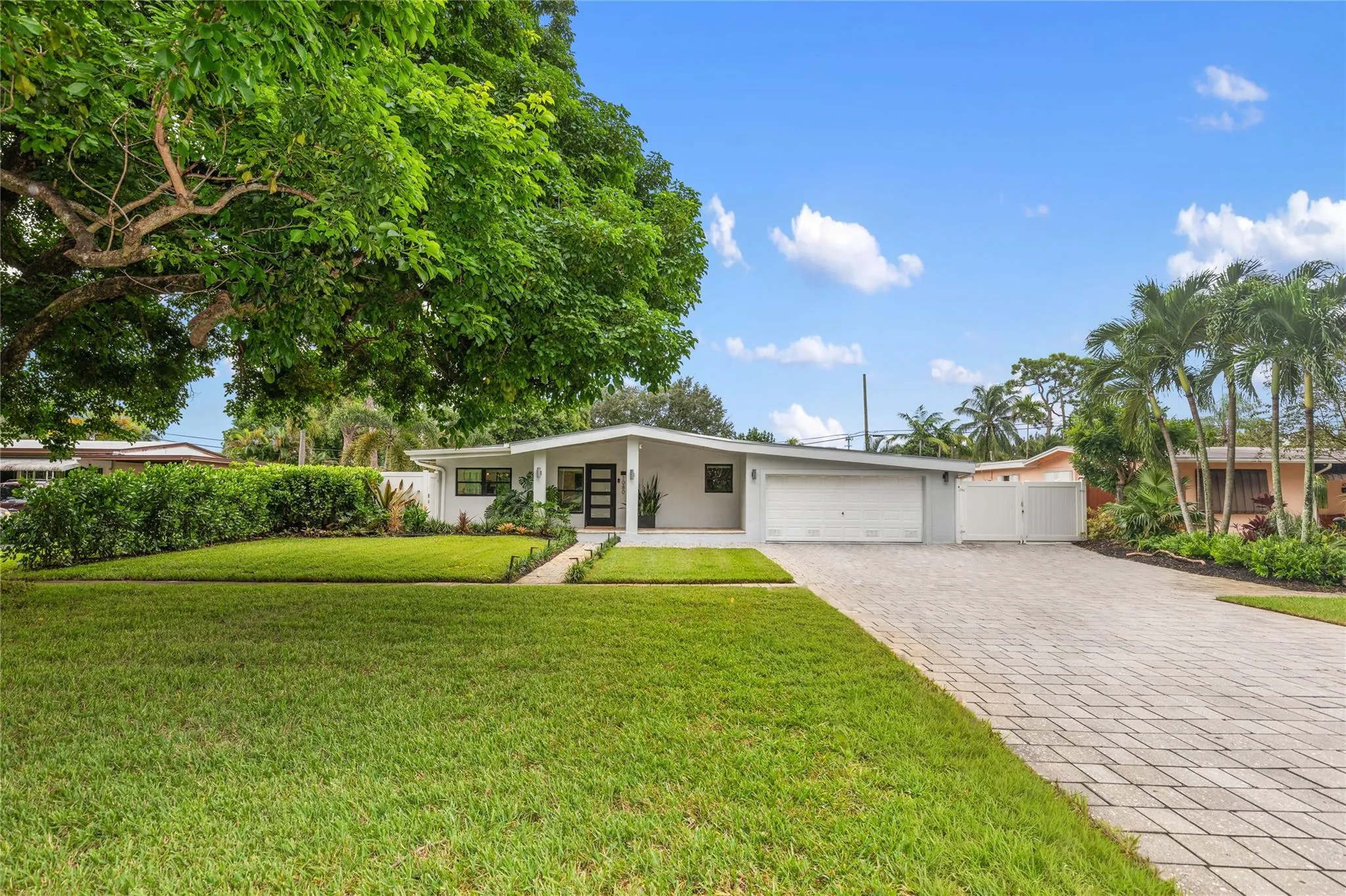 1080 E Country Club Cir