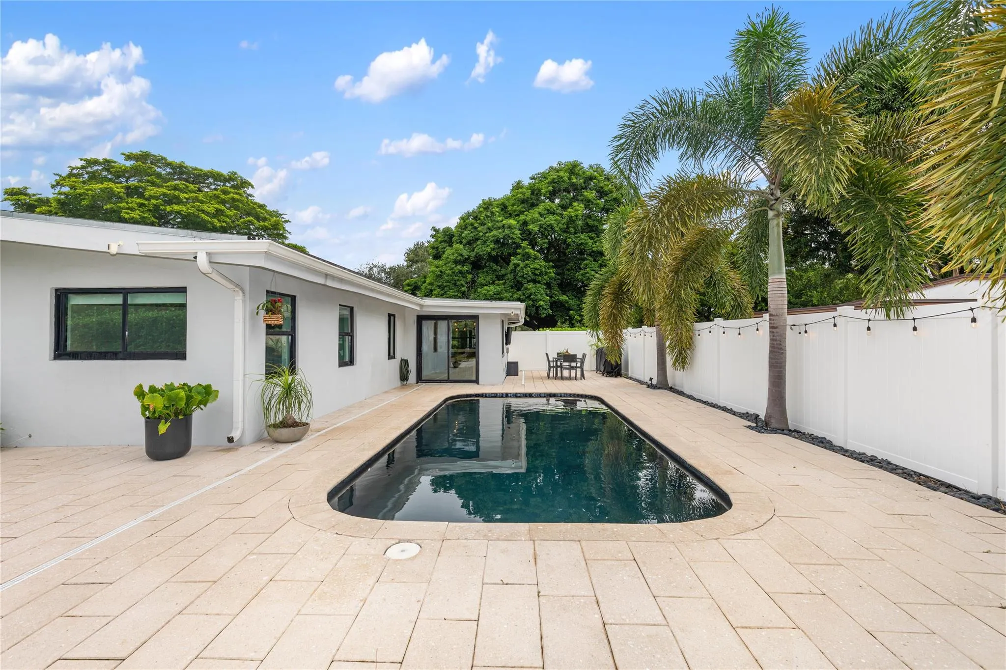1080 E Country Club Cir