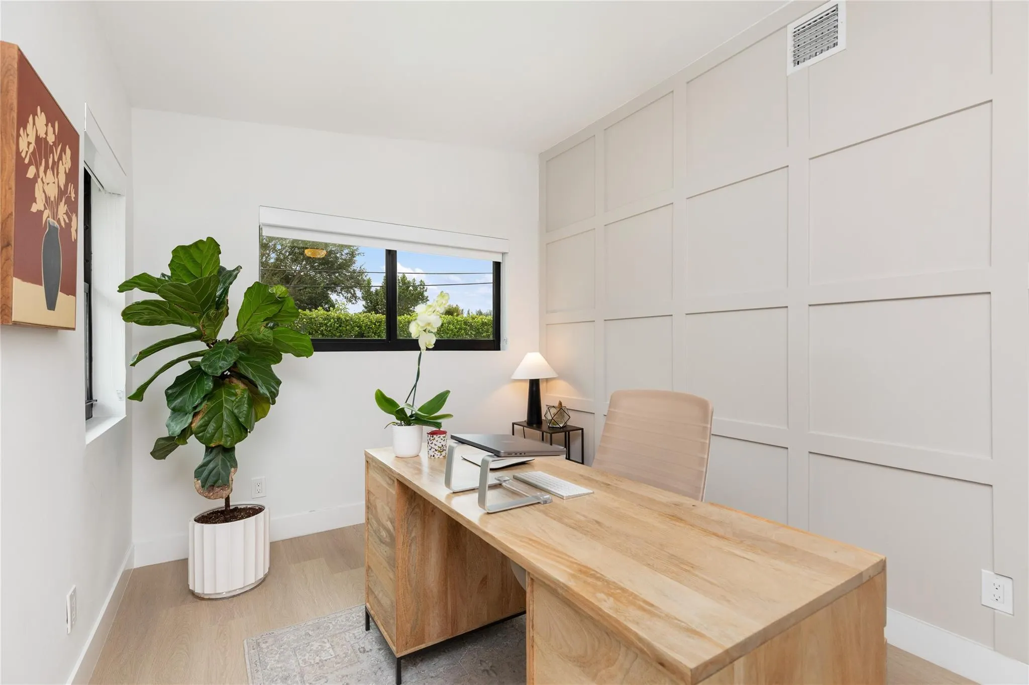 1080 E Country Club Cir