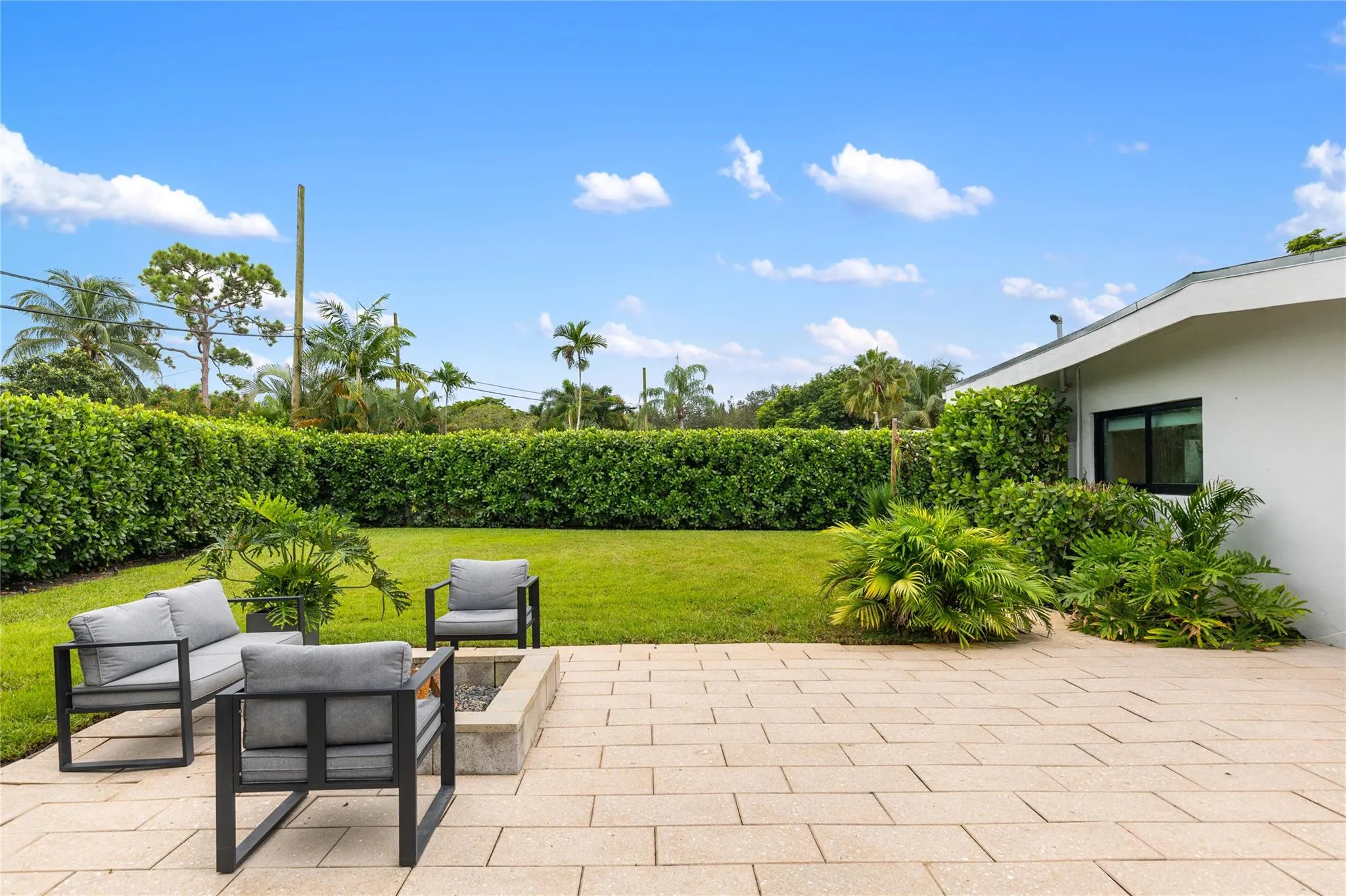 1080 E Country Club Cir
