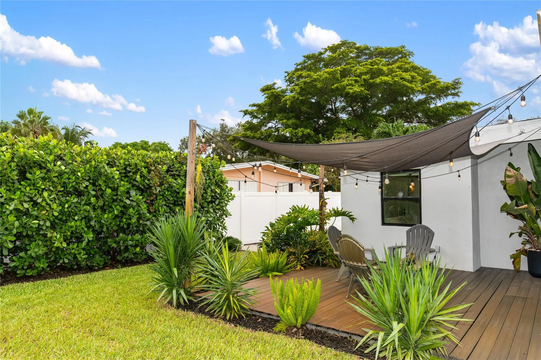 1080 E Country Club Cir