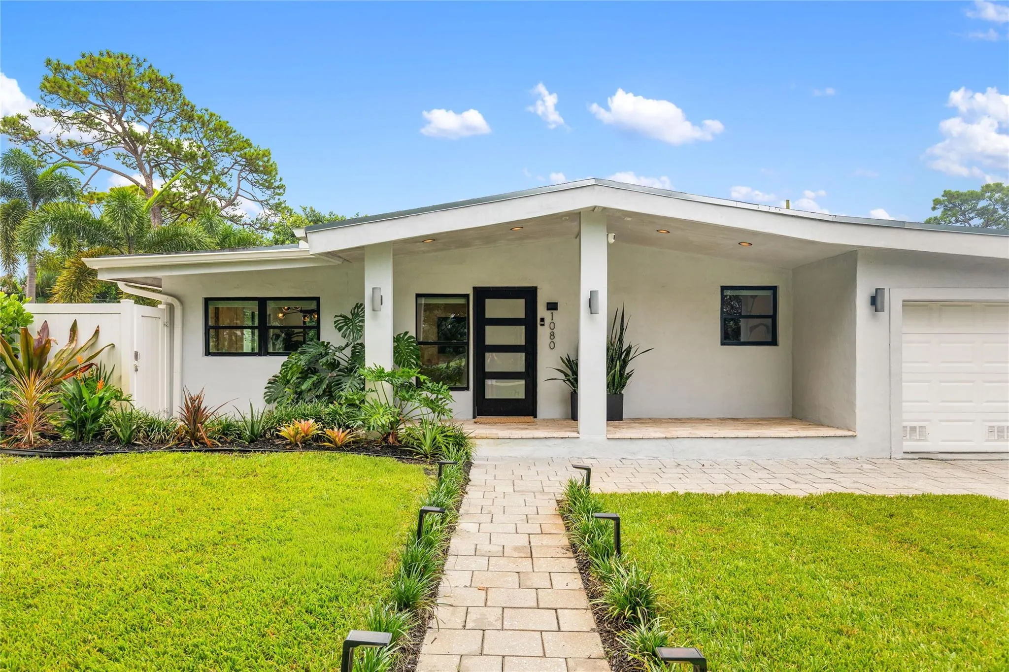 1080 E Country Club Cir