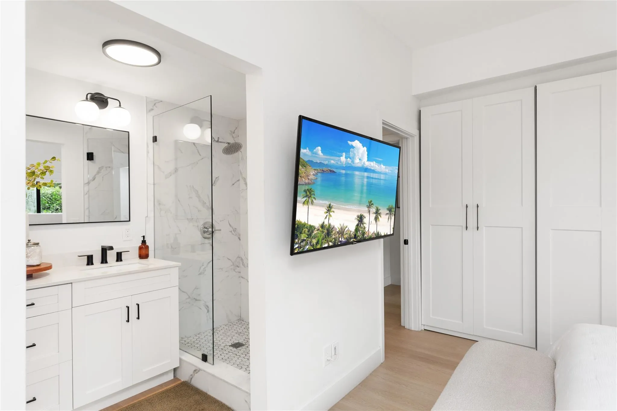 1080 E Country Club Cir