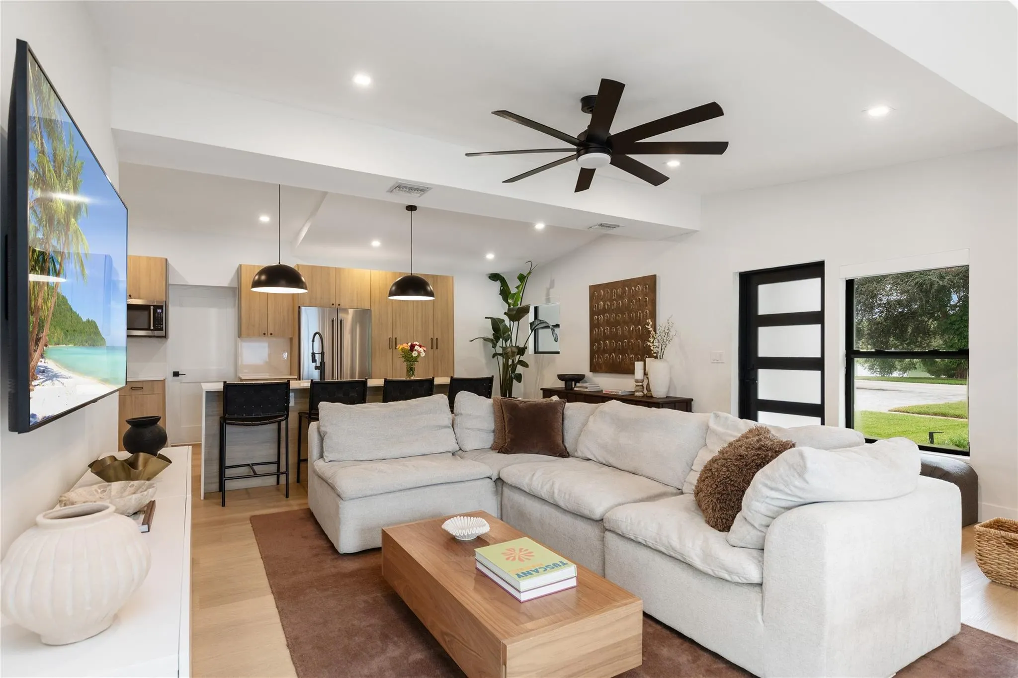 1080 E Country Club Cir