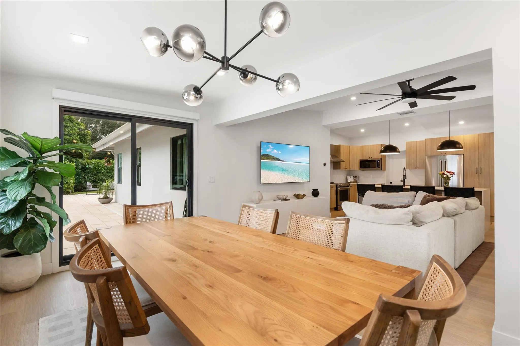1080 E Country Club Cir