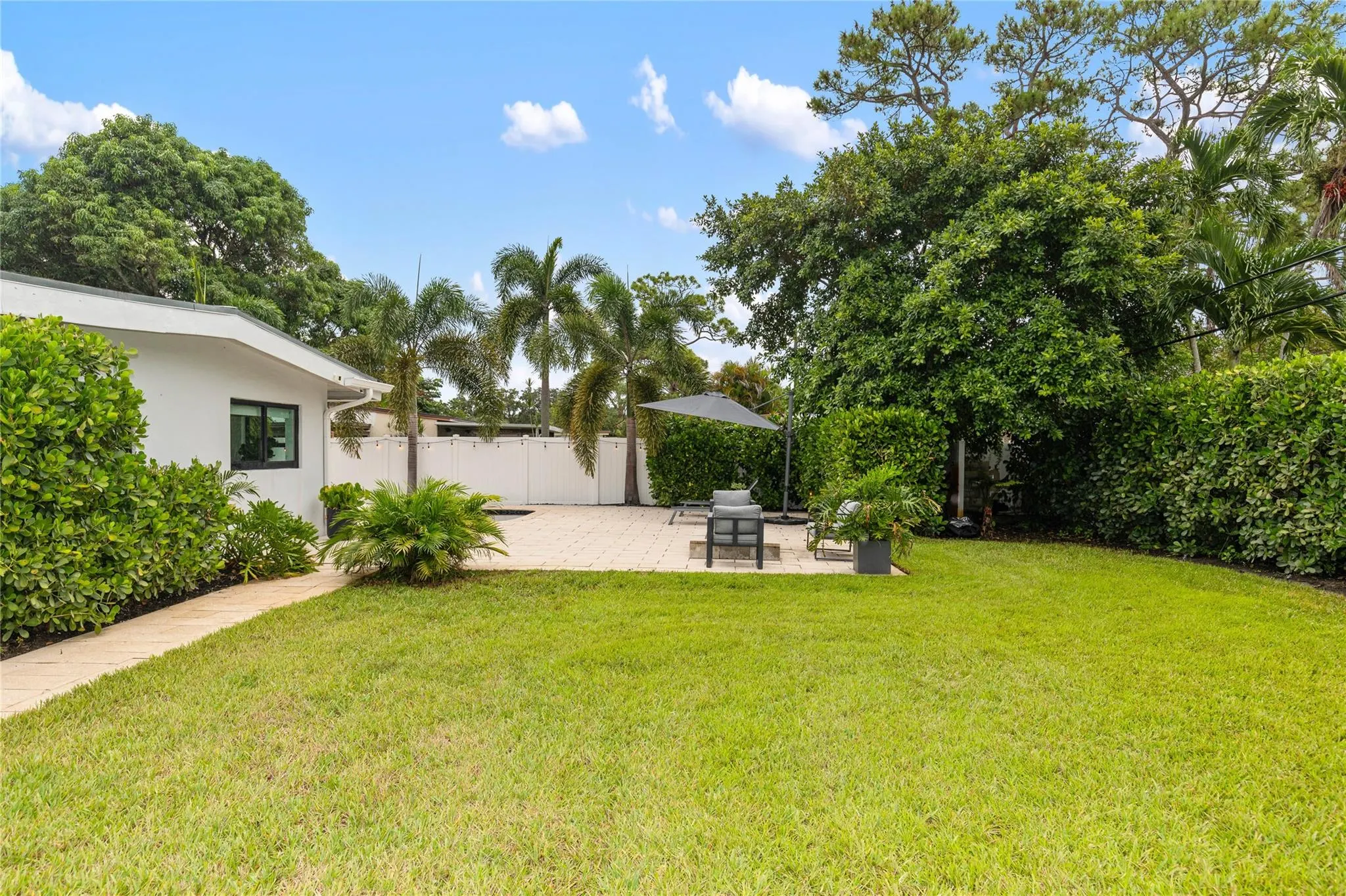 1080 E Country Club Cir