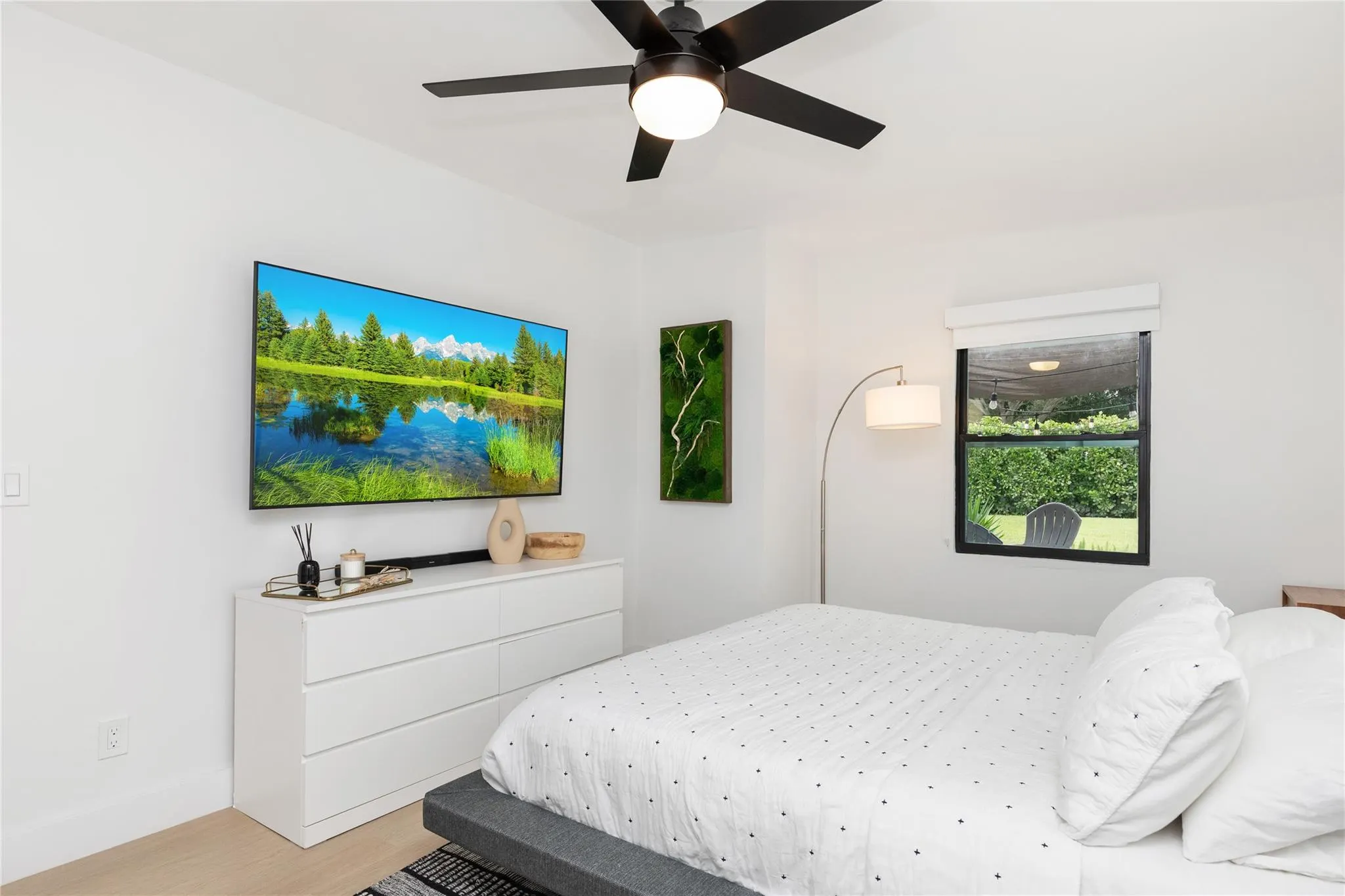 1080 E Country Club Cir