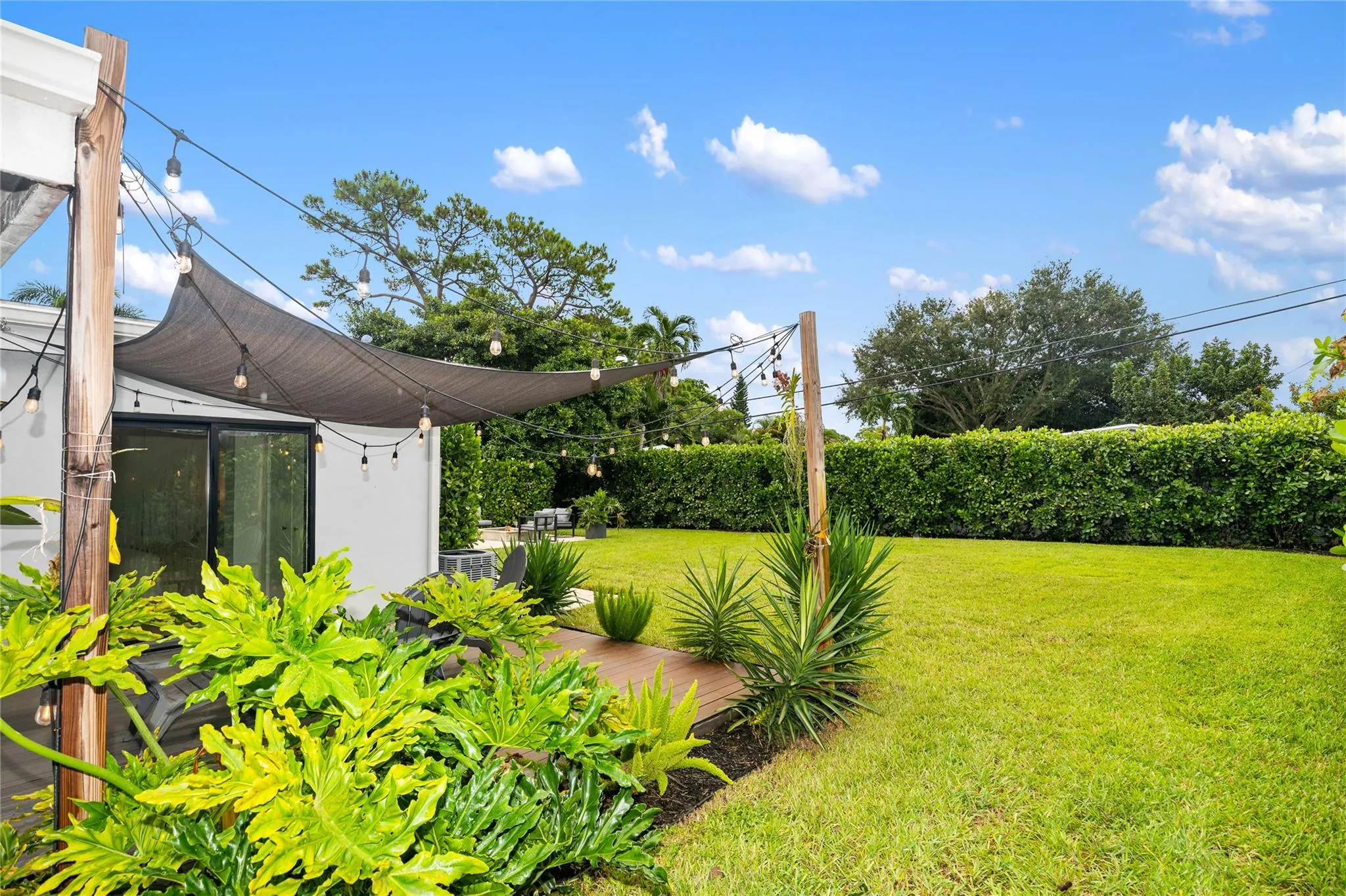 1080 E Country Club Cir